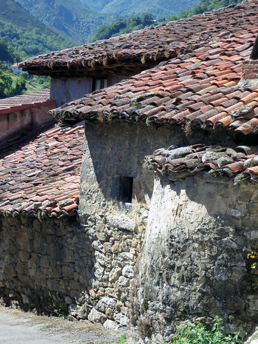 casa asturias medieval antigua middleages villanueva románico teverga tevergaandquiros