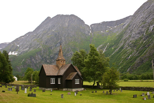 mountains church norway norge wooden europe lutheran scandinavia romsdal vestlandet monge møreogromsdal medalen marstein korskirke kalskråtind korskyrkje