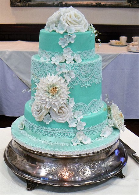 Flower Wedding Cake by Dee Zoellner