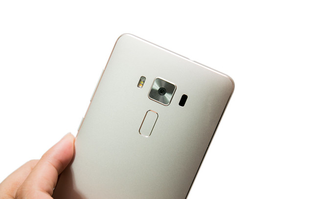 ZenFone 3 Deluxe 無與倫比！國產世界旗艦手機！曉龍 821 + 6GB + 256GB 最強頂規版實測 @3C 達人廖阿輝
