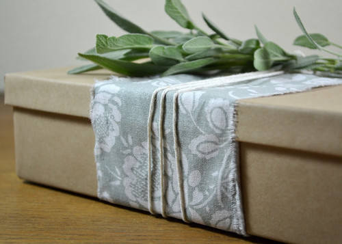 paper-and-present-fabric-sash