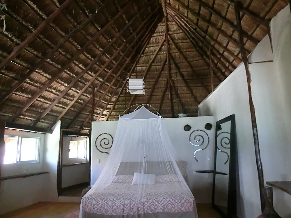 Día 1: Hotel Amansala (Casa del Bikini Bootcamp) - Restaurante el Tábano - Zona Arqueológica de Tulum