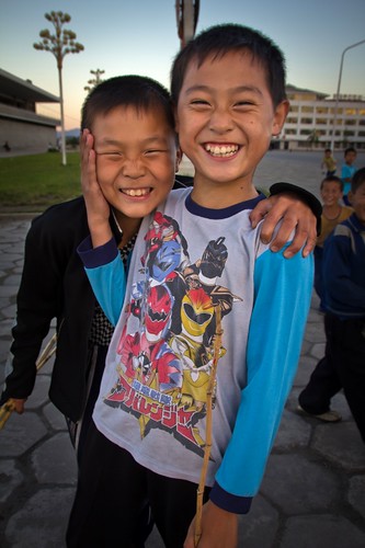 Smiling north korean kids