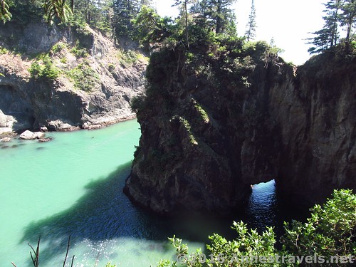 An unnamed sea arch somewhere between the Natural Bridge and Thunder Rock Cove in Samuel H. Boardman State Scenic Corridor, Oregon