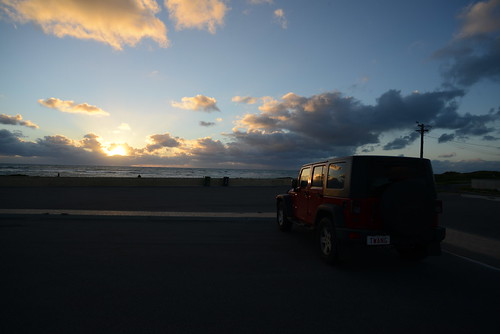 blue sunset red sky orange reflection beach car yellow set clouds jeep wrangler nikond800