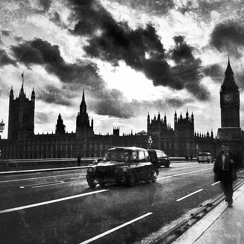Hail the Cab. London Trail. Toured another long-time friend and showed the big daddy of them all, Ben. #london #bigben #parliament #westminster #igerslondon #seencity #city #cab #walk #bnw