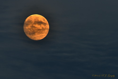 moon cropped grouptags allrightsreserved©drgnmastrpjg rawjpg dmslair ©pjgergelyallrightsreserved