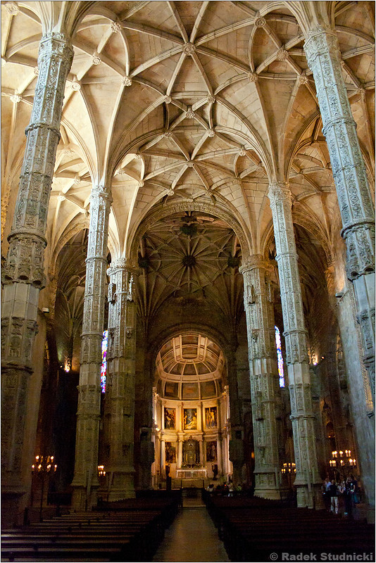 Wnętrze klasztoru Hieronimitów w Lizbonie