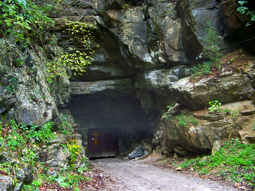 tennessee cave cavern mcminnville cumberlandcaverns