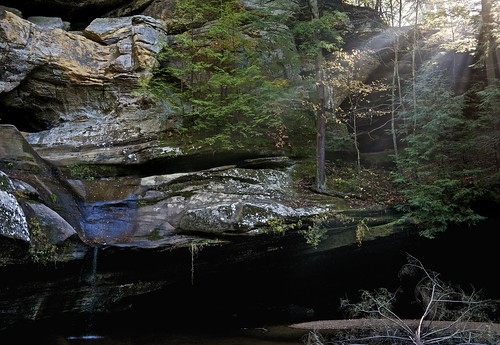 statepark family ohio leaves landscape rocks fallcolor waterfalls oh logan hockinghills sunbeams