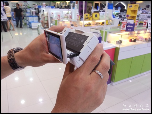 Interchangeable Lens Camera Promotion by SenQ - Sony NEX-F3K - High Angle