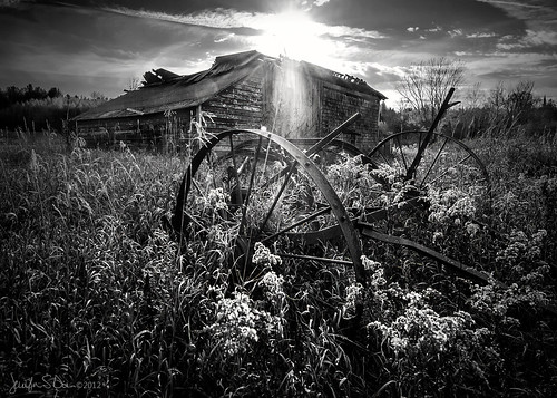 abandoned barn rural vintage algomawi