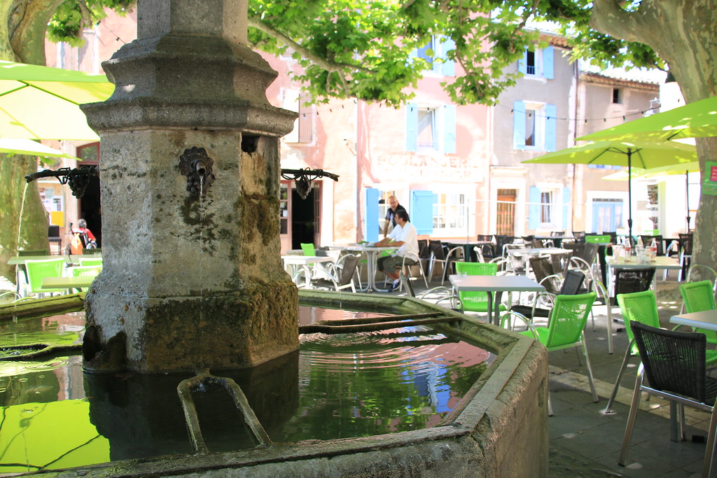 provence village villedieu fountain
