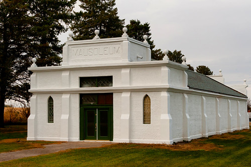 history cemetery midwest iowa mausoleum