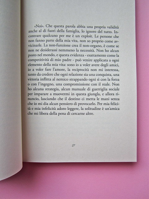 Mathieu Lindon, Cosa vuol dire amare; Barbès 2012. [resp. grafica non indicata]; fotog.: A. Robbe-Grillet, C. Simon, C. Mauriac, J. Lindon, R. Pinget, S. Beckett, N. Sarraute, C. Ollier, 1959 © M. Dondero. Pag. 27 (part.), 1