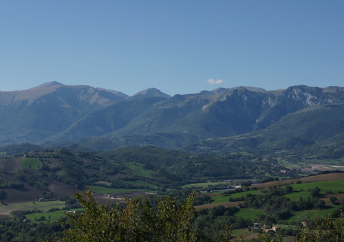 mountains green italia view paysage marche sibillini sanginesio