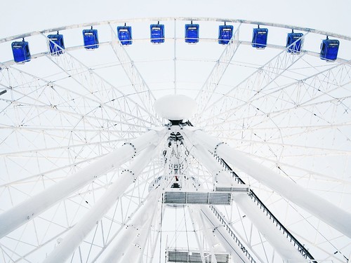 blue white wheel view ferris blau düsseldorf altstadt riesenrad weis