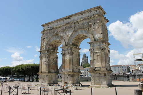 2012.08.03.200 - SAINTES - Place Bassompierre - Arc de Germanicus · Cathédrale Saint-Pierre de Saintes