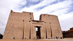 (Greek term meaning gateway) A pair of truncated, pyrmidal towers flanking the entrance to an Egyptian temple.

 

 

i.e.) Temple of Horus at Edfu

 

 

 

 

Mythologically, it's often associated with the Horizon in regards to new day(two...