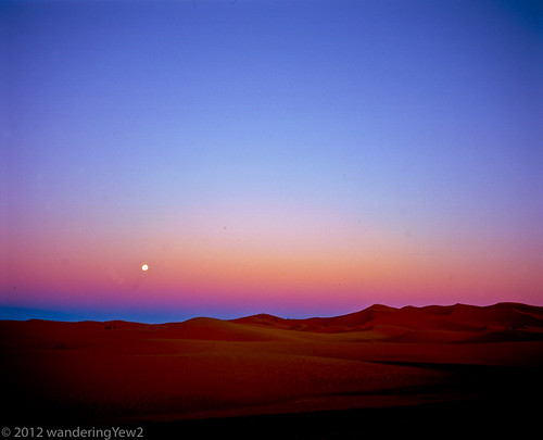 sunset moon mamiya film mediumformat geotagged sand desert morocco moonrise sanddune filmscan erg saharadesert ergchebbi mamiya7ii geo:lat=31209252620978962 geo:lon=4023367040511516