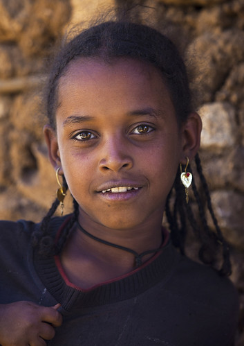 africa portrait people cute beauty smile face smiling vertical photography day african innocence females ethiopia oneperson frontview confidence hornofafrica headandshoulders eastafrica realpeople colorimage lookingatcamera babile oromia teenagersonly traveldestination onegirlonly mg3958