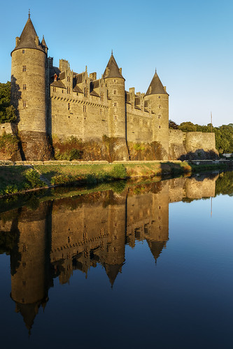 château josselin reflection bretagne france fr