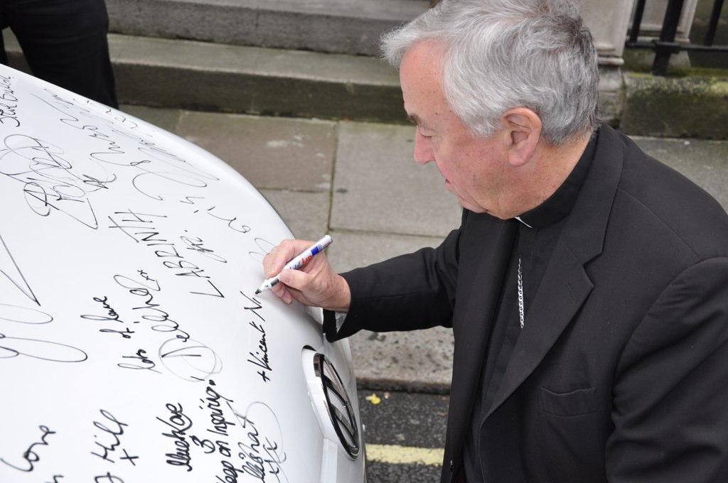 Archbishop signs Peace Car - Diocese of Westminster