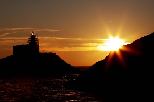 lighthouse swansea sunrise lens day silhouettes clear flare mumbles sunburrst
