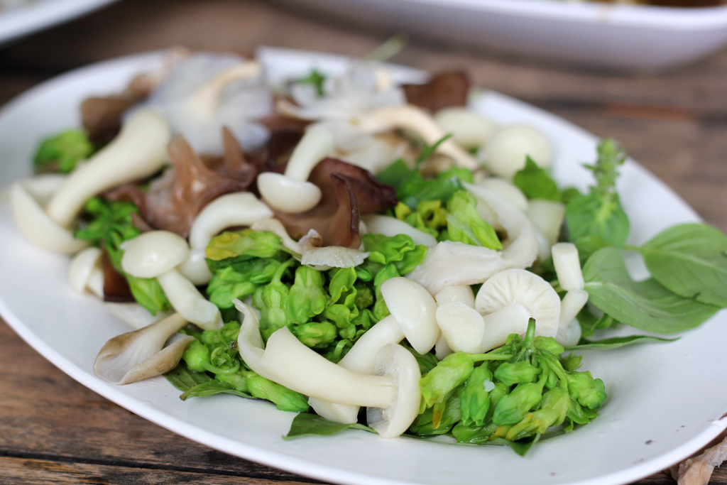 Steamed mushrooms and flowers