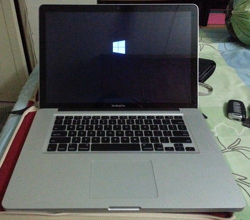 Microsoft Windows 8 Operating System in MacBook Pro with Bootcamp