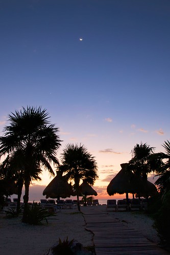 pink blue moon beach night mexico venus yucatan palm clear palapa mayanriviera earthshine grandsirenis jpandersenimages