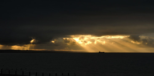 clouds sunrise sussex worthing sunrays tanker shoreham