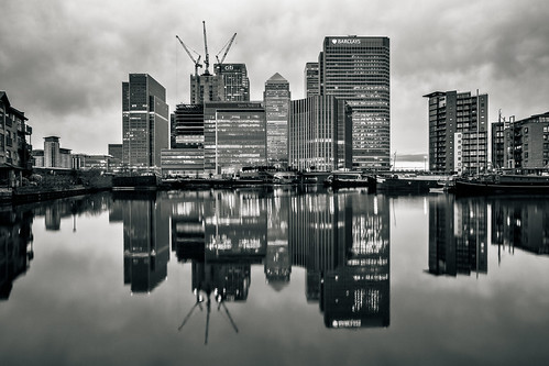 camera city longexposure light england blackandwhite bw white black london architecture skyscraper reflections lights unitedkingdom wideangle calm symmetry docklands tall canarywharf statestreet hsbc barclays citi canadasquare londonatnight canon1022 hintofcolour danielborg canon550d cityandarchitecture