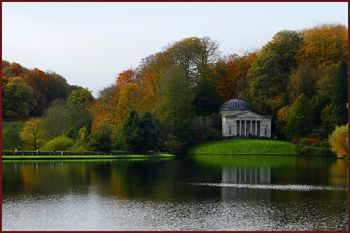 autumn england lake reflection sony pantheon stourhead nationaltrust
