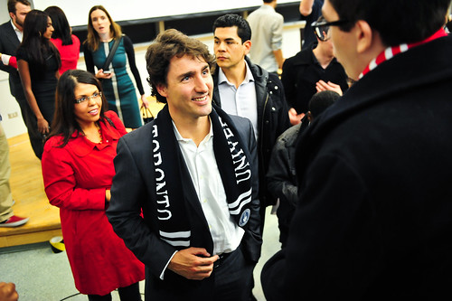 Justin speaks with students at the University of Toronto. Justin parle avec des étudiants à L'Université de Toronto. Nov 13, 2012. (Photo by Joe Pacione)