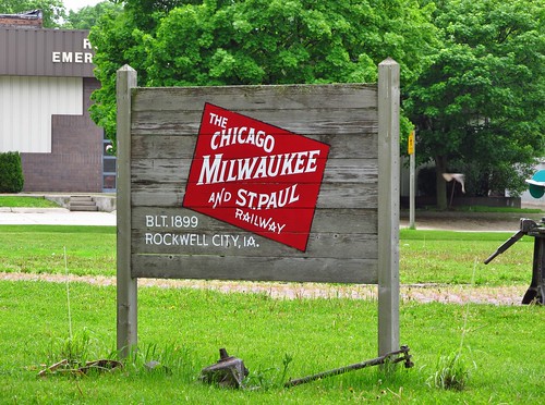 rockwellcity iowa midwest roadtrip chicagomilwaukeeandstpaulrailway depot sign