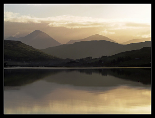 mountains sunrise reflections isleofskye loch carbost lochharport redcuillins