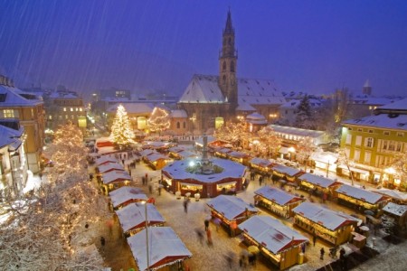 Vánoční trhy mezi vrcholky italských Dolomit