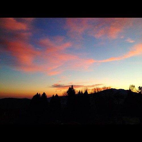 sunset sun mountains clouds square squareformat romantic iphoneography instagramapp uploaded:by=instagram foursquare:venue=4fbfb4e9e4b0cec93186c811