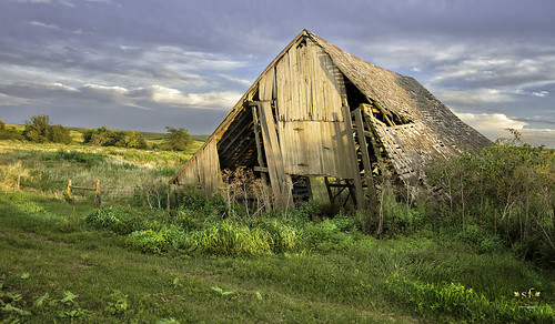 country countryside barn wooden delapidated old decaying fallingapart farmland evening stevefrazierphotography hdr midwest america rural boards weathered vintage historic historical yesteryear