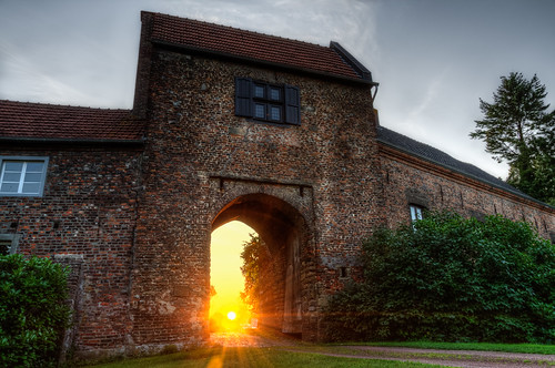 sunset summer castle entrance sunrays clearsky photomatix schermbeck d5100 blinkagain