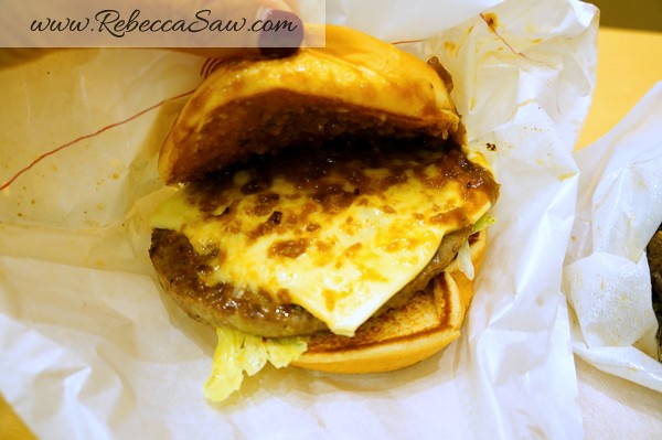 mos burger - premium wagyu burger - rebecca saw blog-002