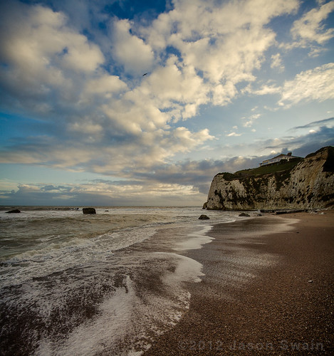 uk blue england sky cliff cloud english beach nature water weather clouds composition canon island bay coast sand scenery december skies natural patterns wide blues wave wideangle cliffs wash coastal isleofwight coastline isle nube wight 2012 meteorology freshwater nephology altocumulus westwight 10mm freshwaterbay sigma1020 s0ulsurfing fortredoubt vertorama