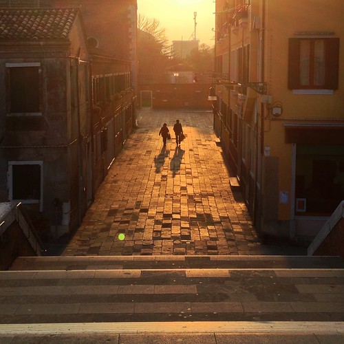 italien venice sunset shadow people italy sun mobile canal italia sonnenuntergang phone sascha sonne venezia schatten venedig canale iphone unger cannaregio iphonography iphoneography saschaunger