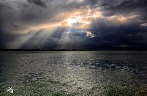 lighting luz sol mar agua bahia nubes sombras santander tarde cantabria rayos cloudes flickrandroidapp:filter=none