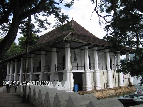 building heritage architecture colonial columns historic british srilanka ceylon guide kandy kandyan