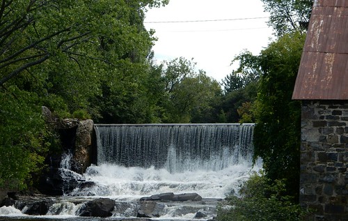 saintjeandeportjoli québec cascade chutedeau waterfall oldmills