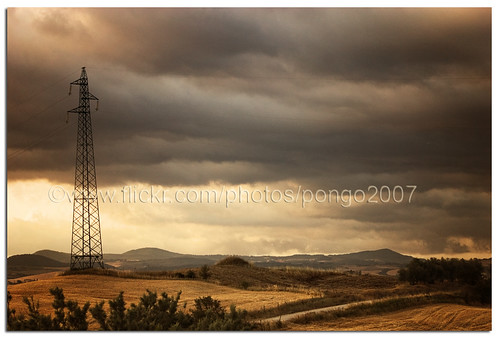 storm electric clouds europe italia pylon tuscany toscana pongo2007