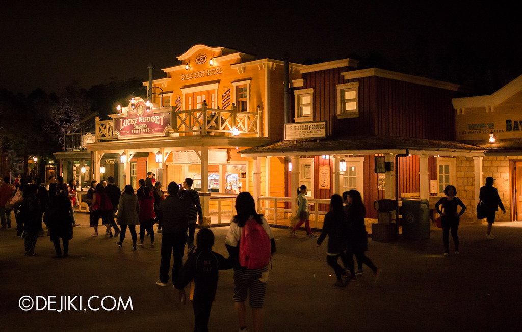 Grizzly Gulch - Saloon at night