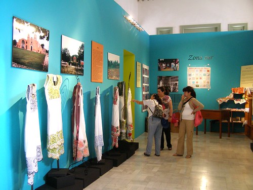 museum clothing dress maya embroidery yucatan exhibit merida museo textiles 2012 bordado indigena palaciocanton huipiles hipiles mystuart
